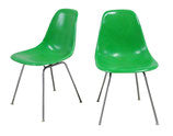 2 HERMAN MILLER Eames Side Shell Chairs in Kelly Green